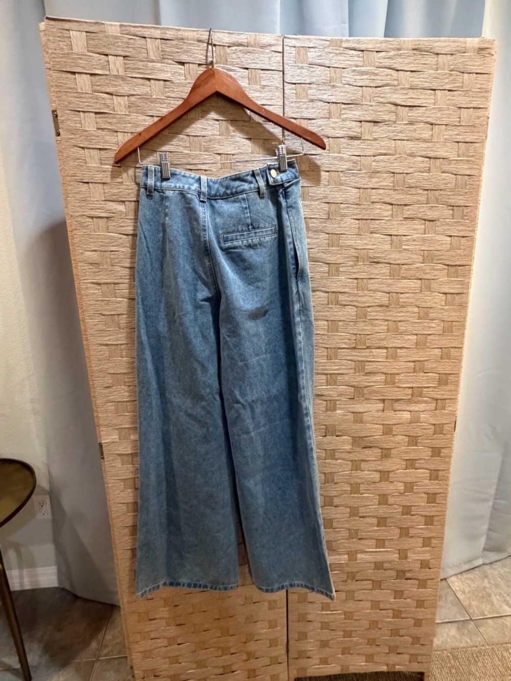 Commense Light Blue Wide-Leg Denim Jeans with Tan Accent - Picture 4 of 6